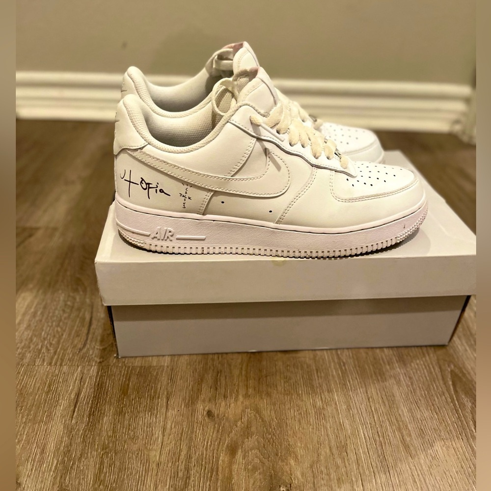 Size 8 used Travis Scott Utopia white Airforce
